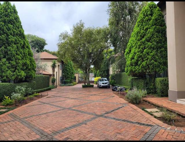 4 BEDROOM PROPERTY TO RENT IN MUCKLENEUK